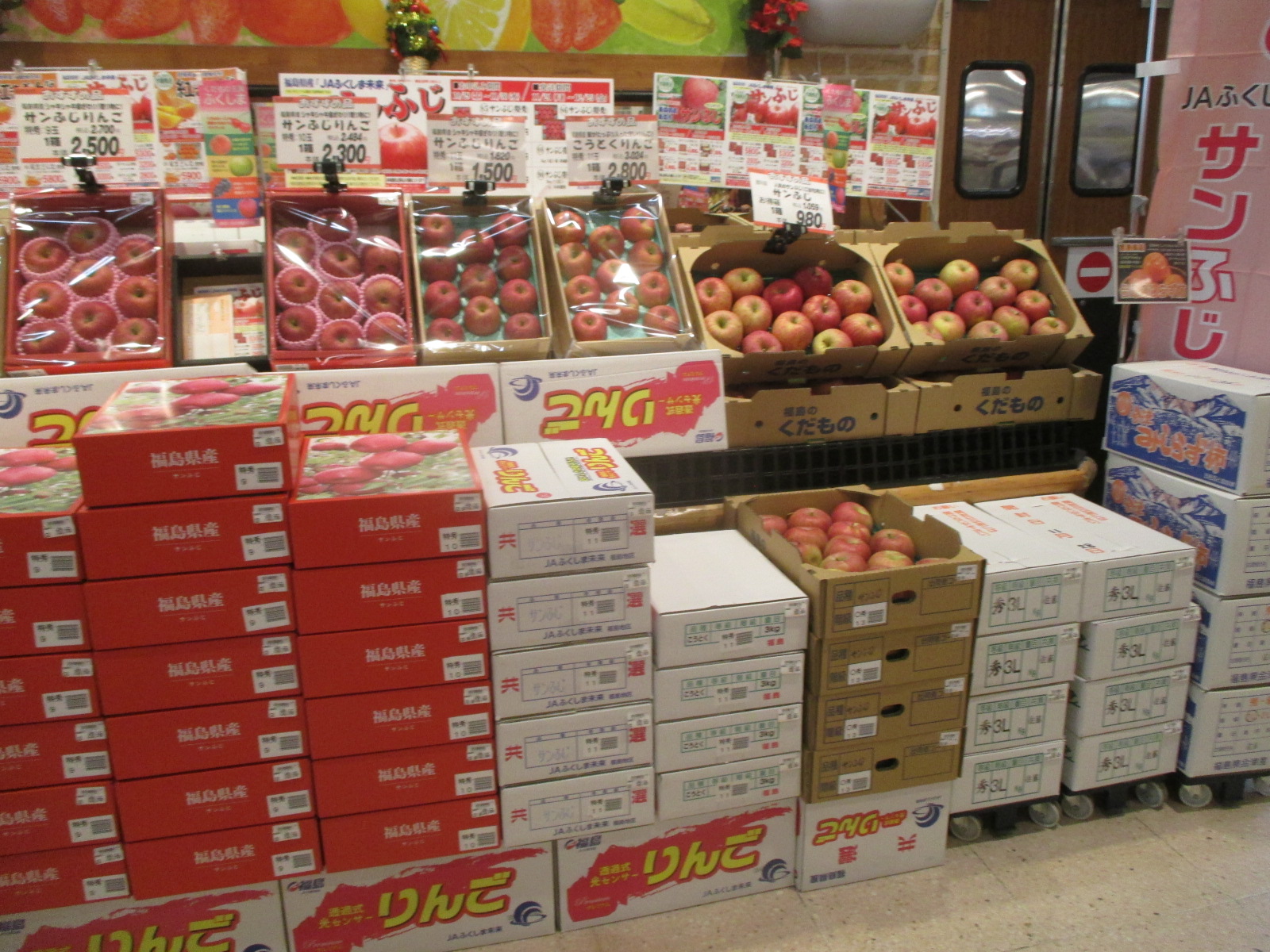 リンゴの販売陳列の様子 (2)